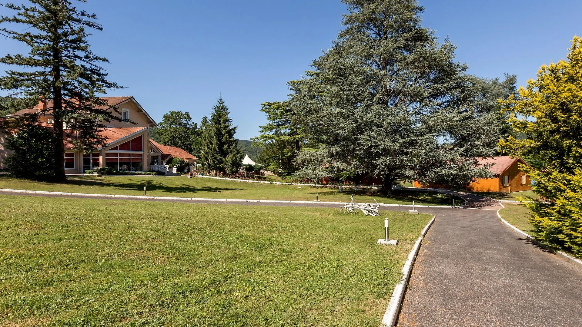 Logis Hotel Les Cedres Bleus Aurec-Sur-Loire